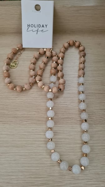 Image of Sunset Necklace. White. By Holiday Trading co.