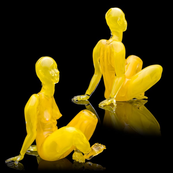 Image of Sitting Yellow Lady Rig