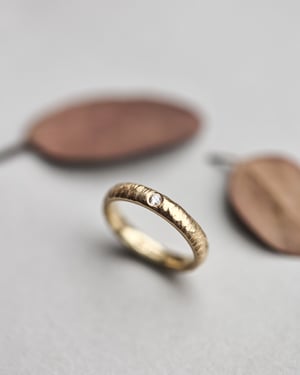 Image of 18ct Yellow gold 3mm horn texture ring - Women’s size