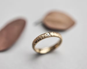 Image of 18ct Yellow gold 3mm horn texture ring - Women’s size