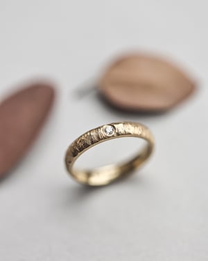 Image of 18ct Yellow gold 3mm horn texture ring - Women’s size