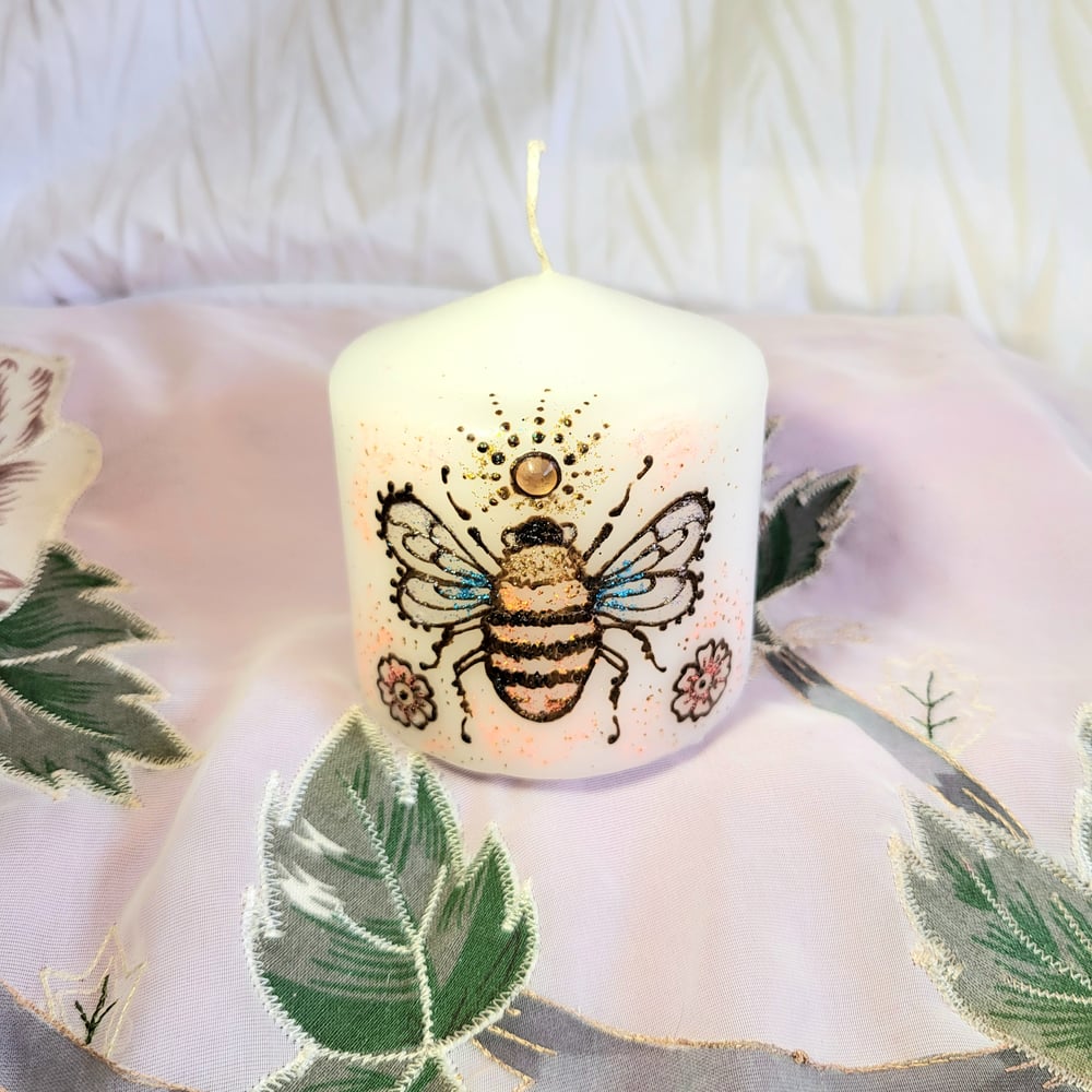 Image of 3 x 3 Bee Henna Pillar 