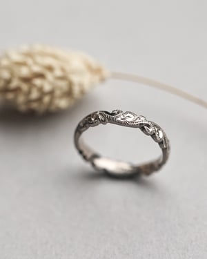 Image of 18ct white gold 3mm floral carved ring