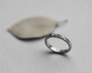 Image of Platinum 3mm Floral and milled edge engraved ring