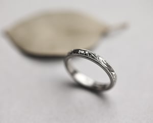 Image of Platinum 3mm Floral and milled edge engraved ring