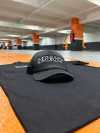 Image 2 of Pack Tee + Cap Monarch