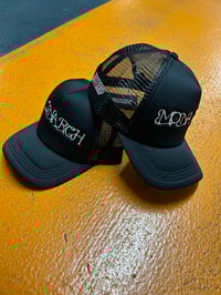 Image 3 of Pack Tee + Cap Monarch