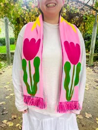 Image 1 of PINK FLOWERS - KNITTED SCARF