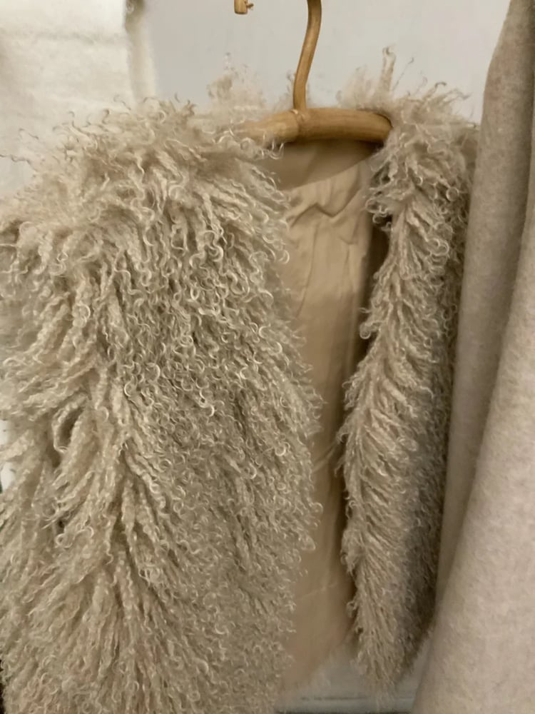 Image of Veste en fourrure synthétique poils frisés longs Beige T.U.
