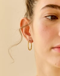 Image 2 of Pendientes Victoria M