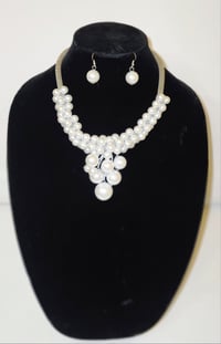 Image 4 of Mesh Rope Round Pearl Statement Necklace (Gold or Silver)