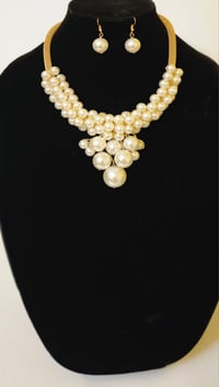 Image 3 of Mesh Rope Round Pearl Statement Necklace (Gold or Silver)