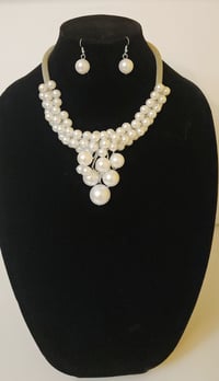Image 2 of Mesh Rope Round Pearl Statement Necklace (Gold or Silver)