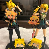 Image 4 of Kagamine Rin + Kagamine Len Remote Control Linking Charm