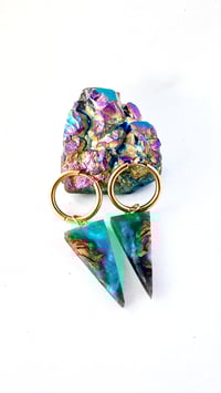Image 2 of Orecchini legno e resina - Triangolo Kaleidoscopic