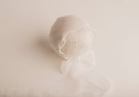 LEA ruffle bonnet off white