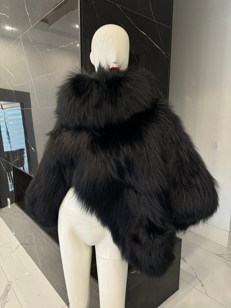 Georgia Fur Poncho (Silver Fox) / istylebysonia Georgia Fur Poncho (Silver Fox) / istylebysonia