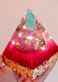 Image 1 of Pyramide-veilleuse pour la Sérénité intérieure et l'apaisement 