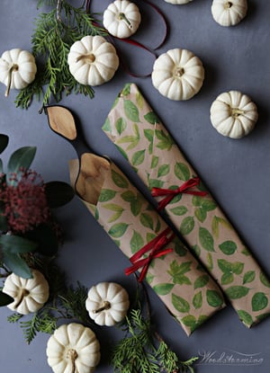 Image of Small oak serving board - the leaf