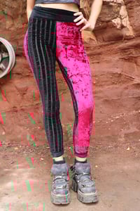 Image 2 of BIKOLOR LEGGINGS | BORDEAUX + STRIPPED BLACK VELVET VERSION