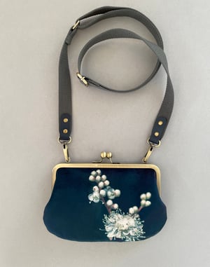 Image of Meadowsweet flowers, velvet kisslock shoulder bag
