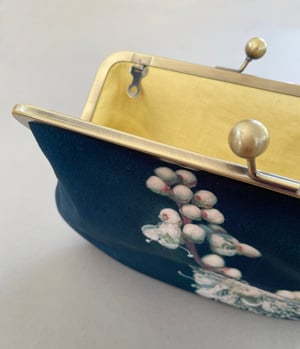 Image of Meadowsweet flowers, velvet kisslock shoulder bag