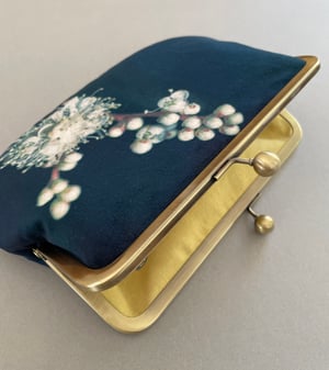 Image of Meadowsweet flowers, velvet kisslock shoulder bag