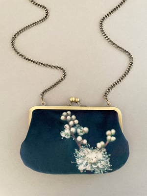 Image of Meadowsweet flowers, velvet kisslock shoulder bag