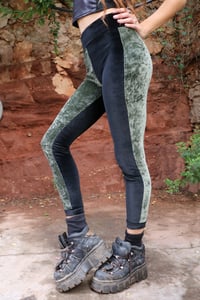 Image 3 of BIKOLOR LEGGINGS | LIGHT GREEN + BLACK VELVET VERSION