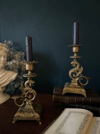 Image 7 of Superbe paire de bougeoirs à main en bronze massif, style empire, fin XIXème siècle