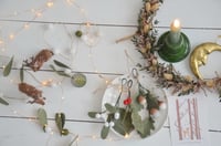 Image 4 of Les petites suspensions de sapin de Noël en laine feutrée gui houx et chêne