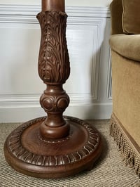 Image of Pied lampadaire en bois sculpté 