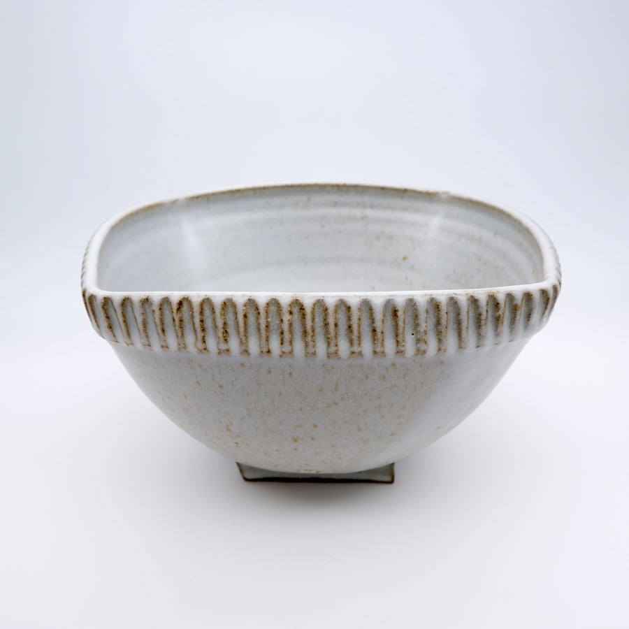 Image of Big Serving Bowl (square+foot)