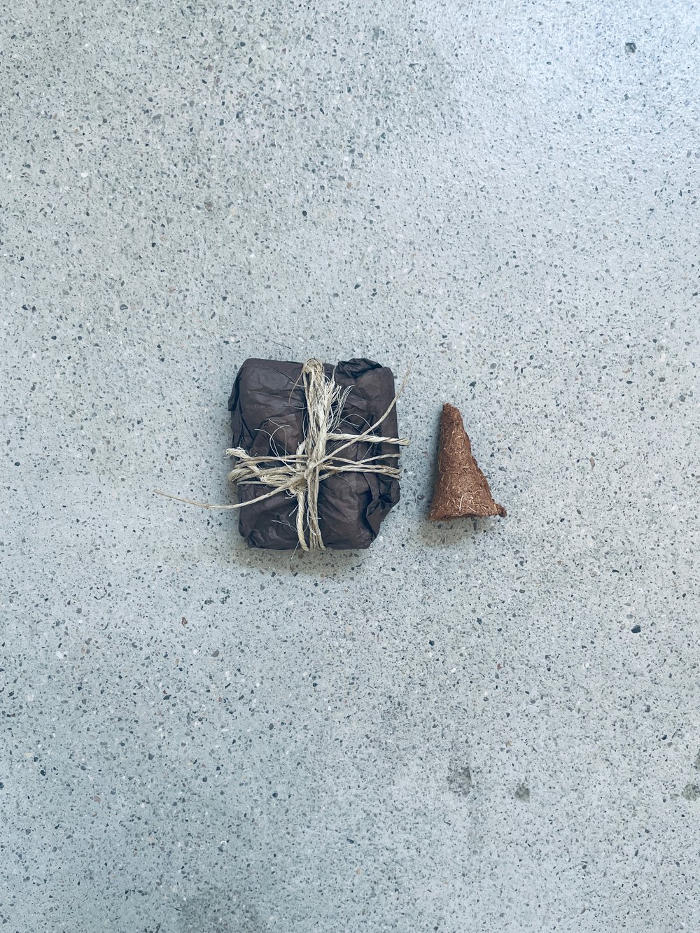 Image of PALO SANTO CONES n0:07