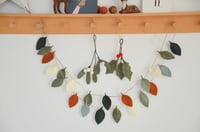 Image 1 of Guirlandes de feuilles de Noël en laine mérinos