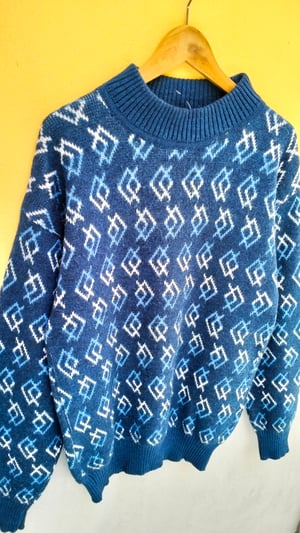 Maglione blu oltremare microfantasia 