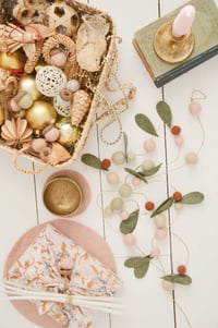 Image 1 of Guirlande en laine feutrée pour la décoration de Noël