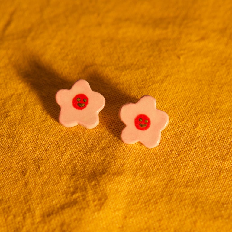 Happy Chappy flower earring (Red)
