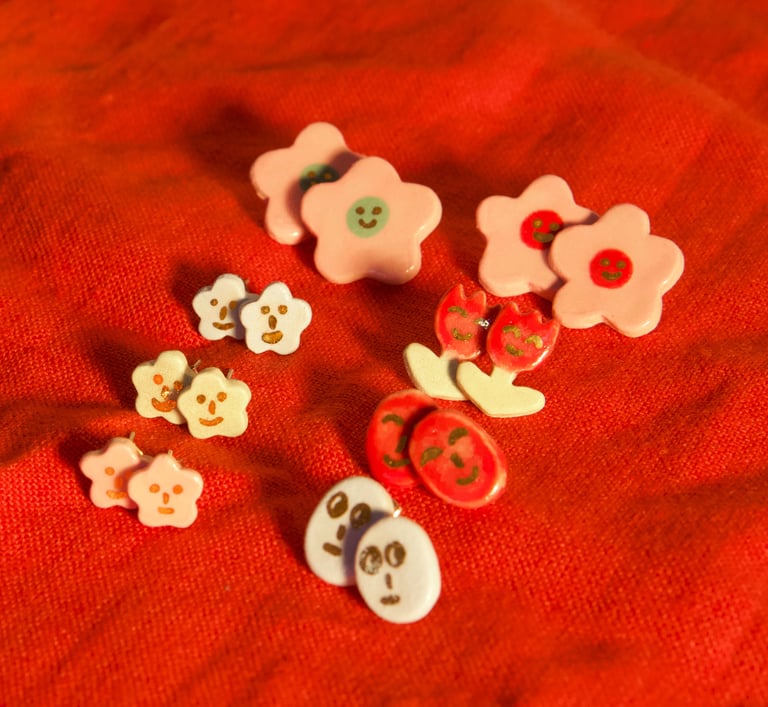 Happy Chappy flower earring (Red) Image 3