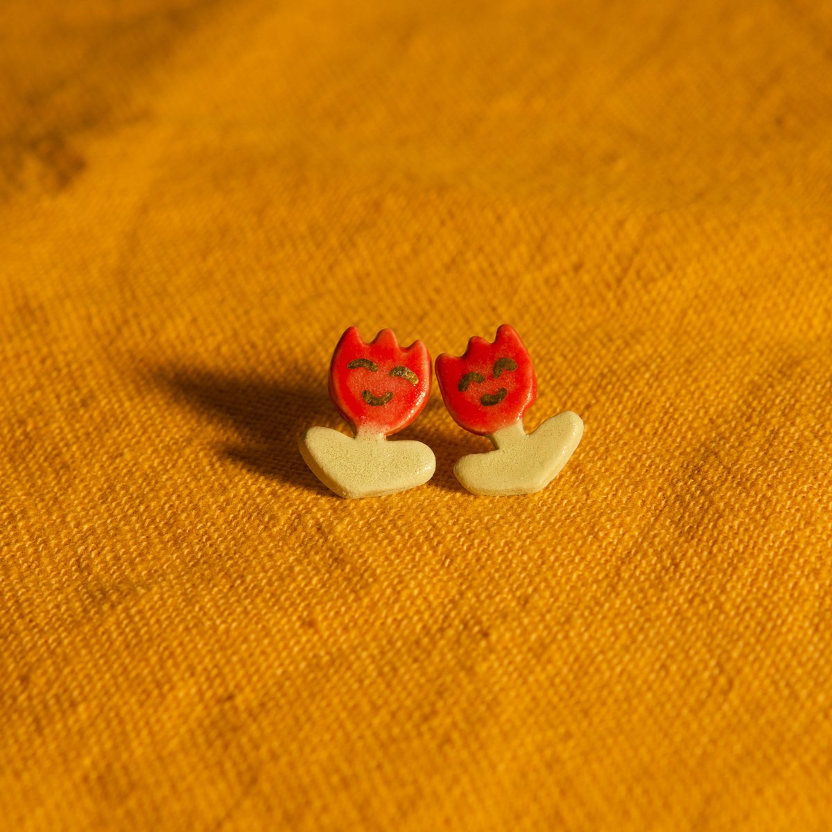 Happy Chappy tulip earring