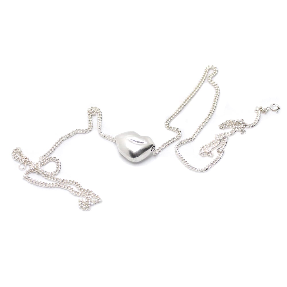 Image of BIG FAT KISS NECKLACE