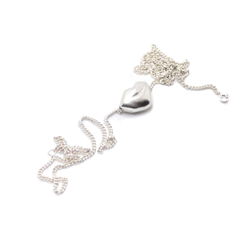 Image of BIG FAT KISS NECKLACE