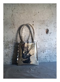 Image 1 of mala vsakodneva torba ZLATO // small daily shopper GOLD