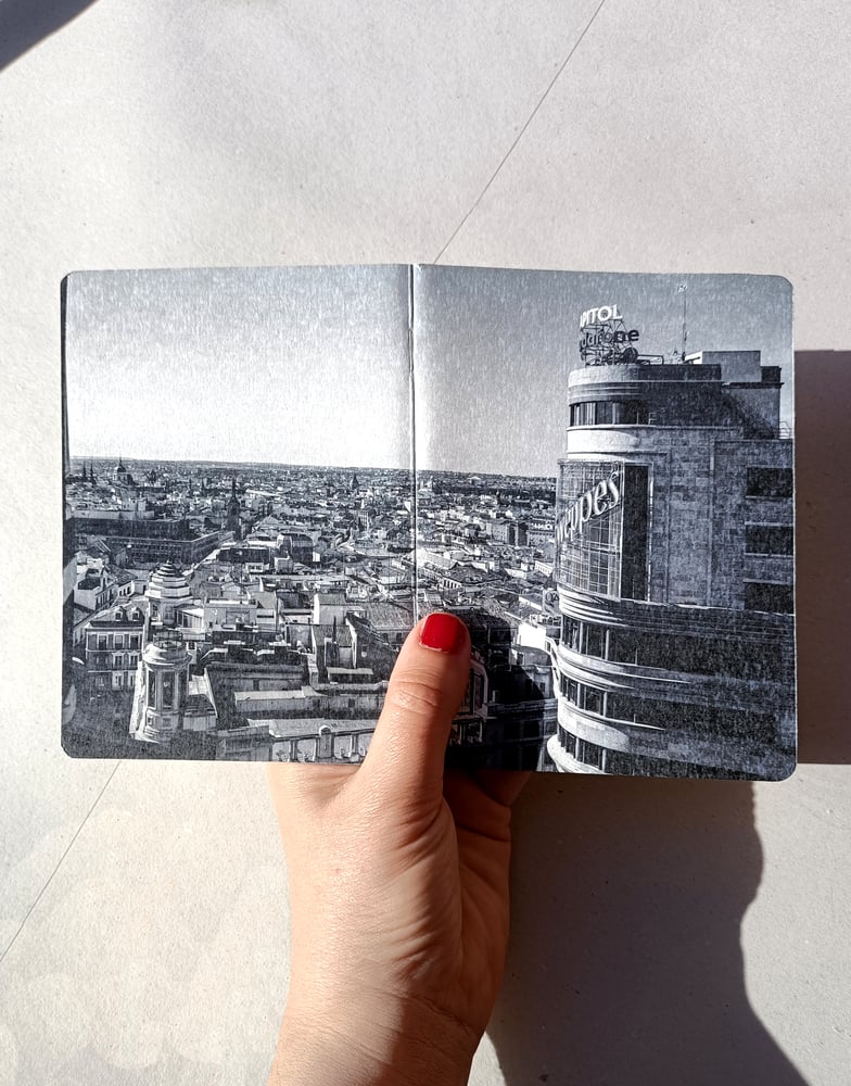 Image of Edificio Carrión en Blanco y Negro / MADRIZ de Alvaro Torres