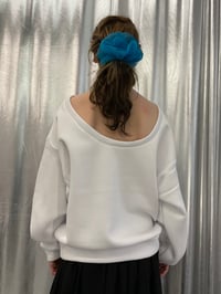 Image 4 of White oversized sweatshirt with open back 