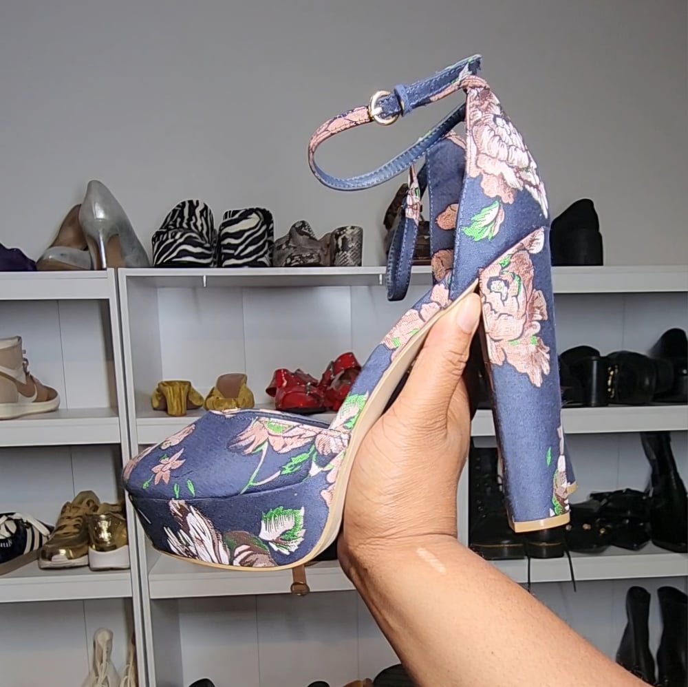 Image of ShoeDazzle Platform Pumps / Size Women's 12