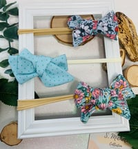 Blue Floral Bow Set (Nylonband)