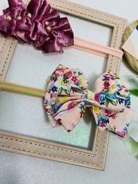 Image 3 of Velvet & Floral Bow Nylonband Set