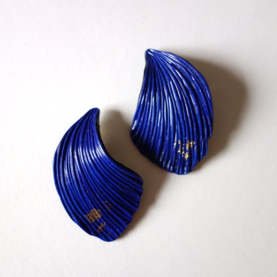 Image of Boucles d'oreilles pétales bleu nuit