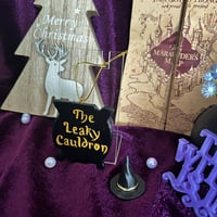 Image 3 of Adorno navideño Caldero Chorreante